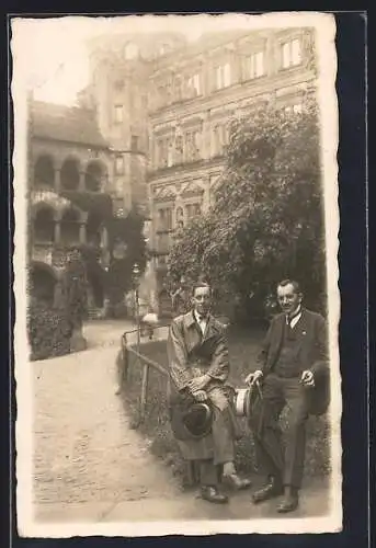 Foto-AK Heidelberg /Neckar, Schloss mit Anlagen und Besuchern