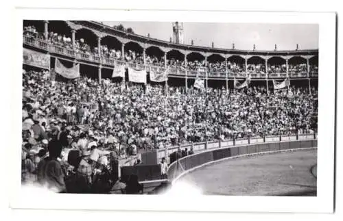 17 Fotografien Ansicht Madrid, Stierkamf Arena, Las Ventas, Torero, Stier