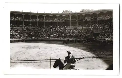 17 Fotografien Ansicht Madrid, Stierkamf Arena, Las Ventas, Torero, Stier