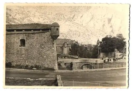 4 Fotografien Ansicht Vernet-les-Bains, Strassenpartie mit Jeep und Ente, Villefranche-de-Conflent, Saleses