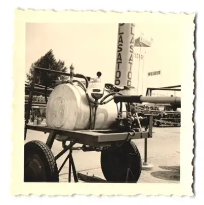 5 Fotografien Landmaschinen Ausstellung mit Fendt, Mercedes Unimog, Hanomag, Traktor
