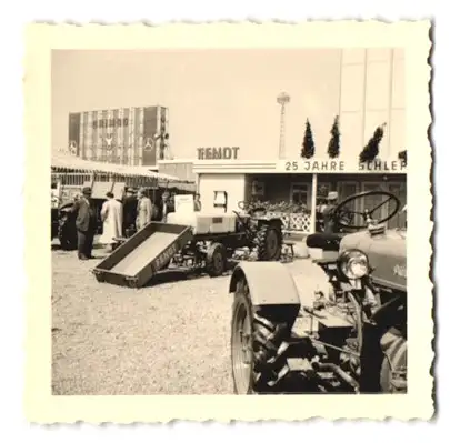 5 Fotografien Landmaschinen Ausstellung mit Fendt, Mercedes Unimog, Hanomag, Traktor