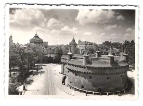 24 Fotografien Ansicht Krakau, Strassenbahn Linie 1, Strassenpartie, Schloss, Marktplatz, Rathaus