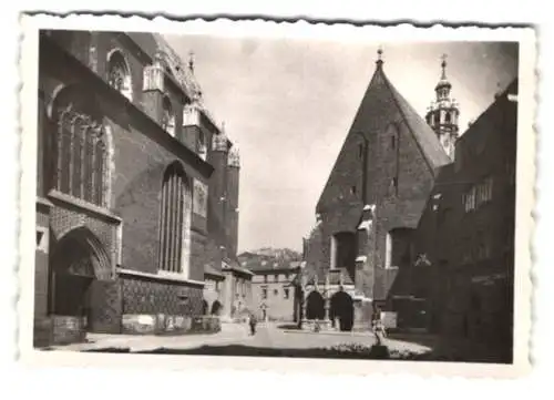 24 Fotografien Ansicht Krakau, Strassenbahn Linie 1, Strassenpartie, Schloss, Marktplatz, Rathaus