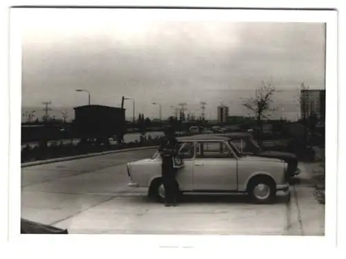 3 Fotografien Ansicht Berlin-Marzahn, Trabant, Hauseingang Heinrich-Rau-Strasse 118, Plattenbau, Leben in der DDR