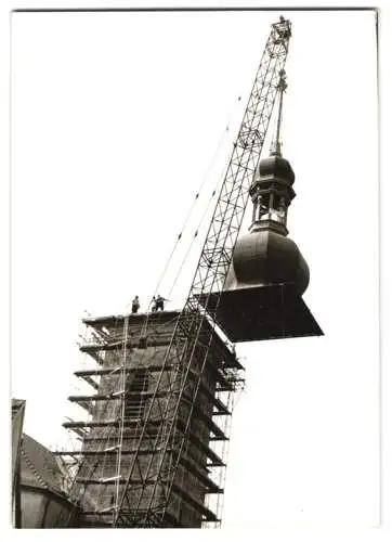 Fotografie Besserer, Lauda / Tauber, Ansicht Lauda / Tauber, Richtfest und anbringen der Turmspitze St. Jakobus Kirche