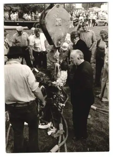 Fotografie Besserer, Lauda / Tauber, Ansicht Lauda / Tauber, Richtfest und anbringen der Turmspitze St. Jakobus Kirche