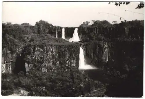 3 Fotografien unbekannter Fotograf, Ansicht Misiones / Argentinien, Iguazu Wasserfälle um 1933