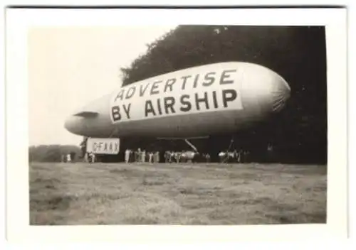 2 Fotografien Luftschiff Kennung C-FAAX, Motorgondel mit Ballast & Ausblickkuppeln, Advertise by Airship