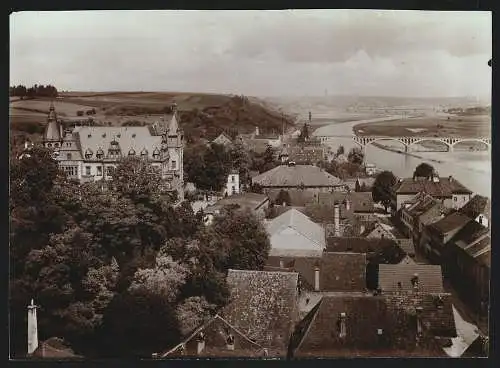 2 Fotografien Heiss & Co., Cöln, Ansicht Kitzingen, Blick über die Stadt mit Schloss, Strasse an der Eisenbahnbrücke