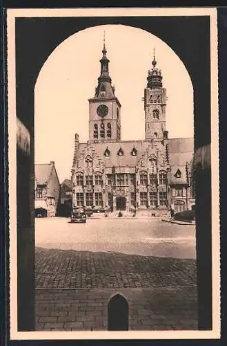 AK Dixmude, Hotel de Ville