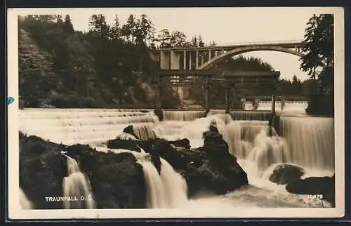 AK Traunfall, Wasserfall mit Brücke