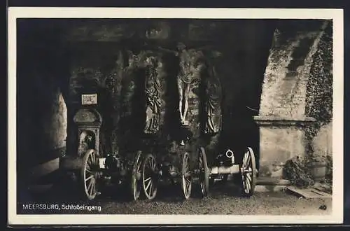 AK Meersburg, Schlosseingang mit Jesusstatue und Kanonen