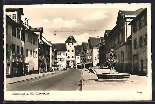 AK Meersburg a. B., Strassenpartie in der Unterstadt mit Brunnen