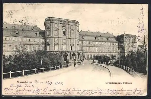 AK Mannheim, Grossherzoglichs Schloss mit Strassenpartie