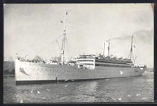 AK Passagierschiff SS Drottningholm der Swedish American Line vor der Küste
