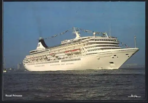 AK Passagierschiff Royal Princess fährt aufs offene Meer hinaus, Princess Cruises