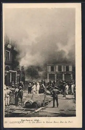 AK Salonique, Le feu dévore la Maison Russe, Rue du Port