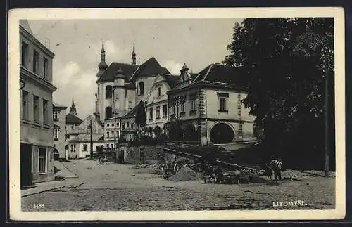 AK Litomysl, Strassenpartie mit Blick zur Kirche
