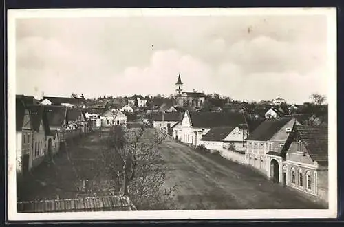 AK Chvaletice, Strassenpartie aus der Vogelschau