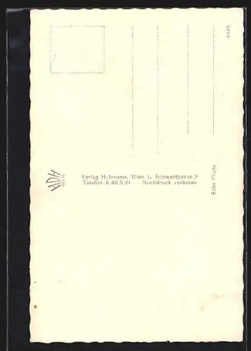 AK Schauspielerin Margit Saad lächelnd im Kleid posierend