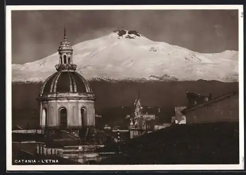 AK Catania, Kuppel der Cattedrale di Sant’Agata, Blick zum schneebedeckten Ätna