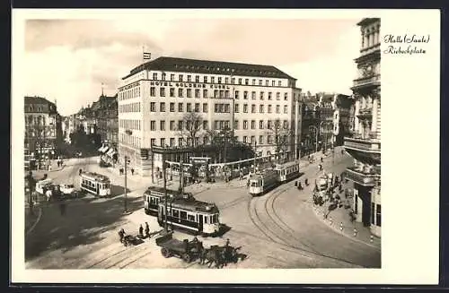 AK Halle / Saale, Am Riebeckplatz, Strassenbahnen, Hotel Goldene Kugel