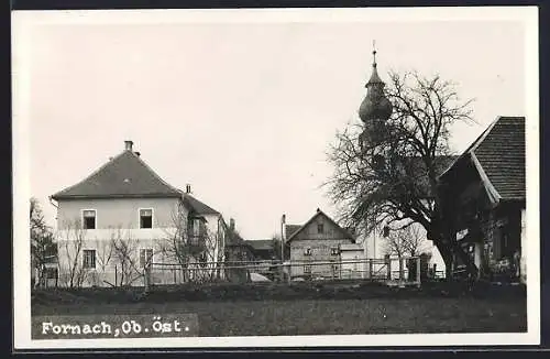 AK Fornach /Ob. Öst., Ortspartie mit Kirche