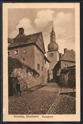 AK Arnsberg /Westfalen, Glockenturm mit Strassenpartie