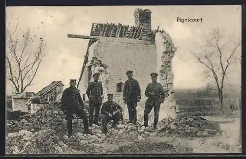 AK Pignicourt, Soldaten vor einer Ruine