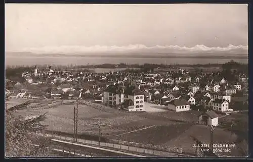 AK Colombier /NE, Ortsansicht mit Blick auf die Alpen