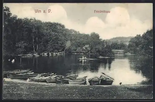 AK Ulm / Donau, Kahnpartie am See in der Friedrichsau