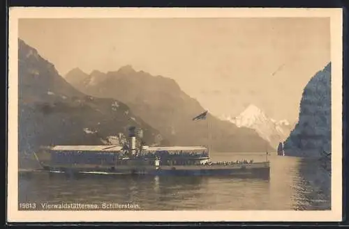 AK Binnenschiff Italia auf dem Vierwaldstättersee, Schillerstein in der Ferne