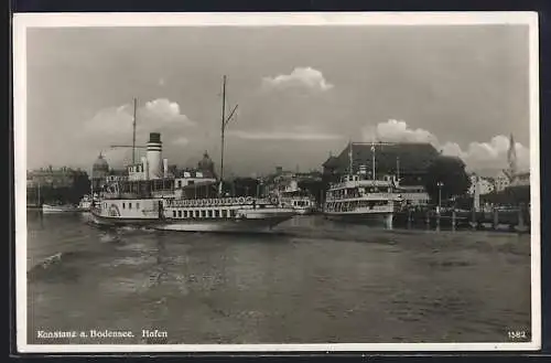 AK Konstanz a. Bodensee, Hafen mit Dampfern Stadt Meersburg und Karlsruhe