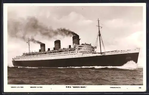 AK Passagierschiff R.M.S. Queen Mary der Cunard White Star Line auf hoher See