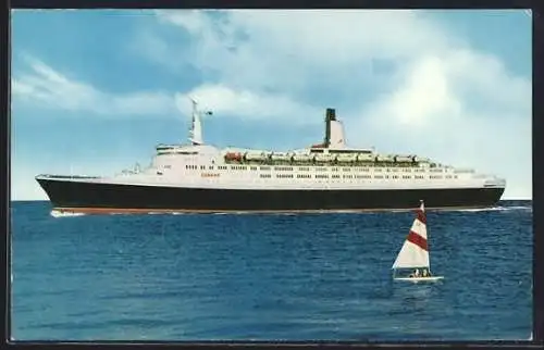 AK Passagierschiff RMS Queen Elizabeth 2 auf dem Meer, Cunard Line