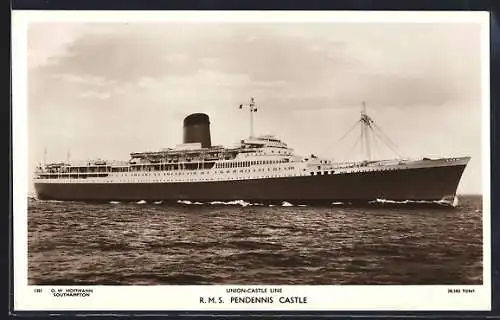 AK Passagierschiff RMS Pendennis Castle auf hoher See, Union-Castle Line