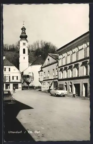 AK Uttendorf /Ob. Öst., Strassenpartie zur Kirche
