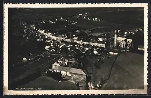 AK Mauerkirchen /O. Oe, Ortsansicht vom Flugzeug aus