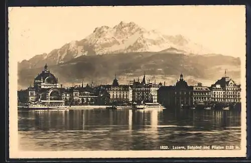 AK Luzern, Bahnhof und Pilatus mit Dampfern