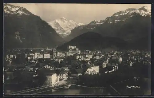 AK Interlaken, Totalansicht mit Bergpanorama aus der Vogelschau