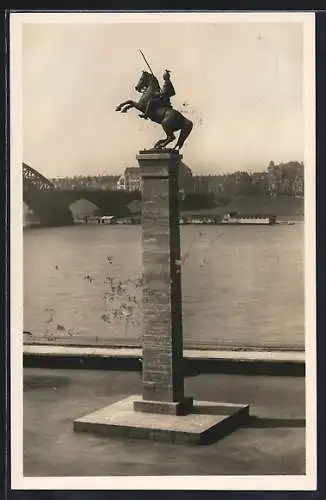 AK Düsseldorf, Ulanendenkmal mit Wasserblick