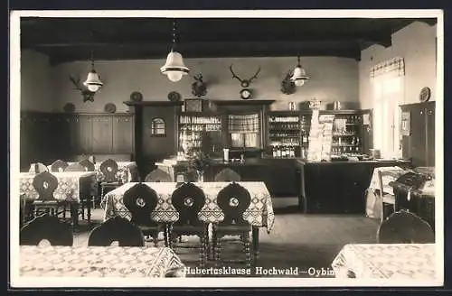 AK Oybin, Gasthaus Hubertusklause Hochwald, Innenansicht