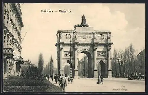 AK München, Siegestor mit Strassenpartie