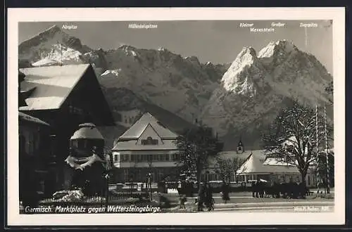 AK Garmisch, Marktplatz gegen Wettersteingebirge, Höllelntalspitzen, Zugspitze und Alpspitze