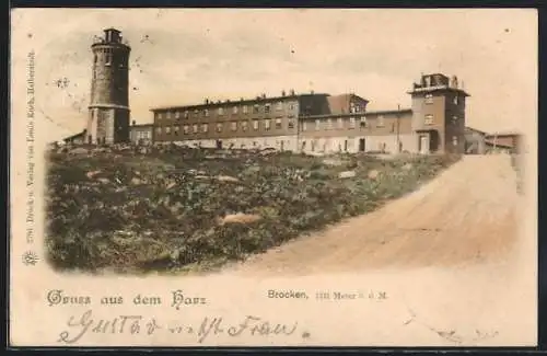 AK Brocken /Harz, Brockenhotel und Aussichtsturm mit Strassenpartie