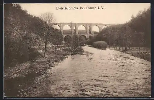 AK Plauen i. V., Uferpartie mit Elstertalbrücke