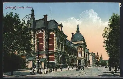 AK Dessau, Herzogl. Palais mit Kindern