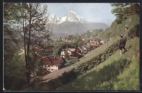 AK Berchtesgaden, Ortspartie vor Bergkulisse