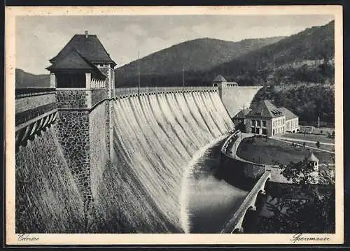 AK Waldeck /Edersee, Sperrmauer mit Brücke u. Gebäude unterhalb